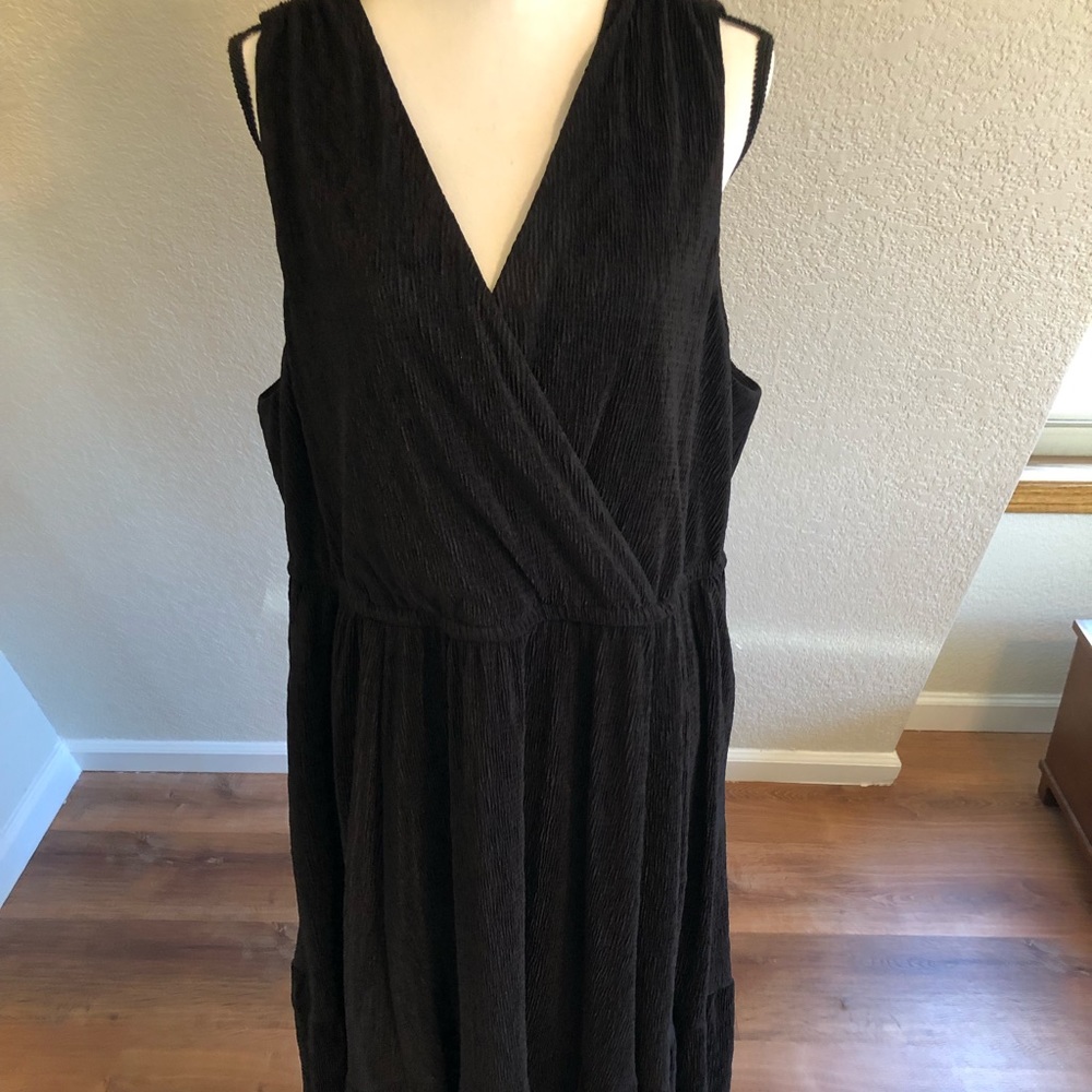 Beautiful black dress with pockets v necked and mid calf length